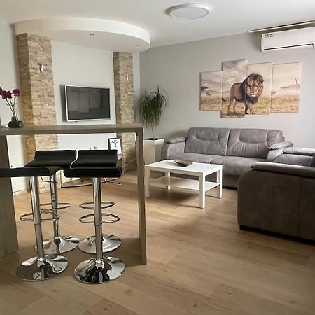 Leo Apartamento Ni Exterior foto