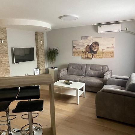 Leo Apartamento Ni Exterior foto