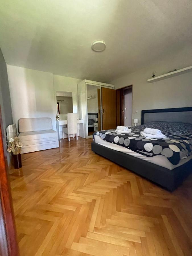 Leo Apartamento Ni Exterior foto